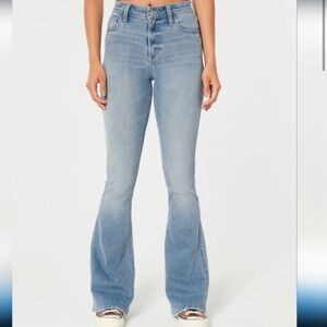 NWOT Hollister 6S High Rise Flare Jeans.